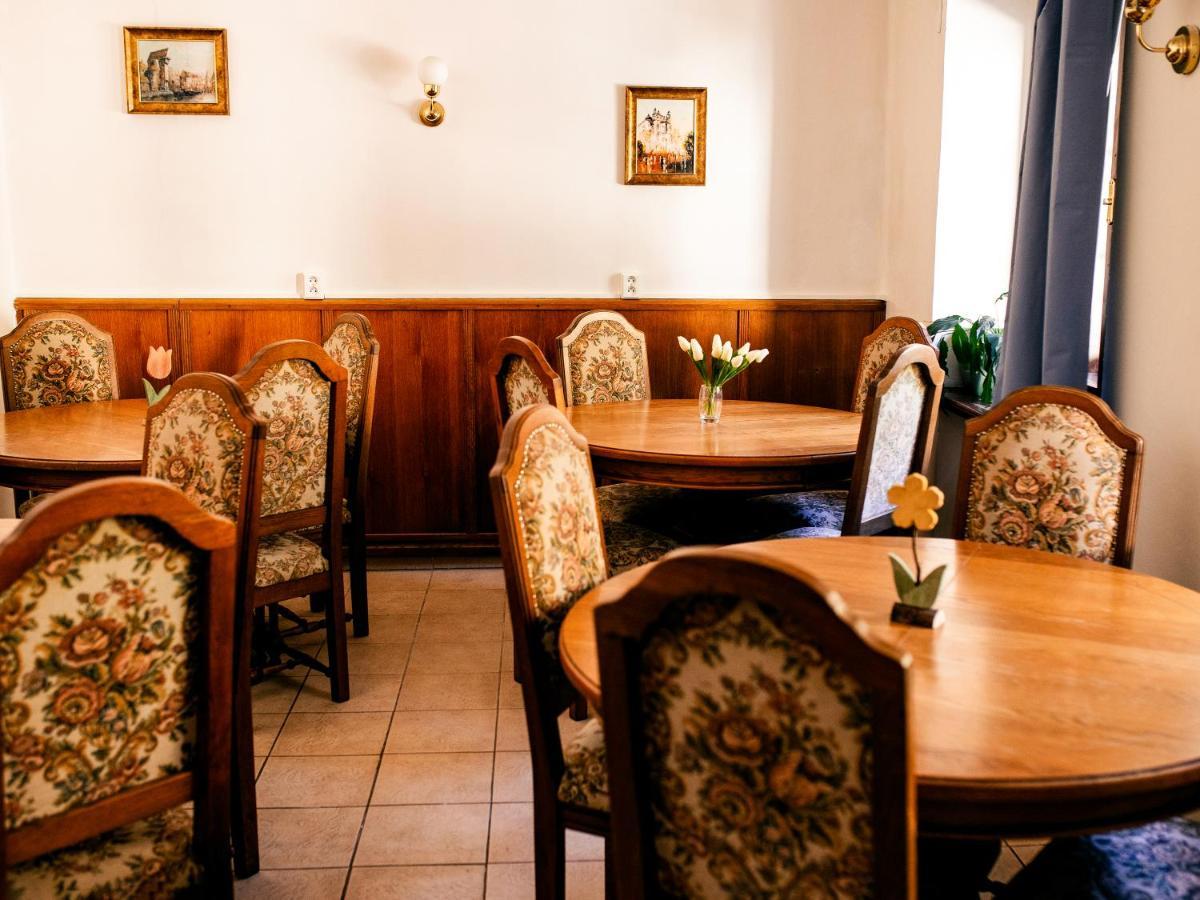 Penzion Myslivna Mukarov Mukarov  Buitenkant foto